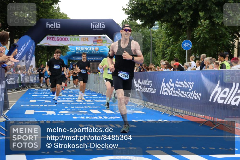 29.06.2025 - hella hamburg halbmarathon Strokosch-Dieckow http://msf.ph/oto/8485364 29.06.2025 10:45:00 Ziel 1171, 1424, 1520, 2270, 2890, 3917, 4425, 4997, 6266, 7709, 7843, 9030, 9710, 10313, 10741, 11688, 13919, 15334, 15365, 16058, 16689, 17381, 17382, 17406, 17544, 18055, 18631 meine-sportfotos.de