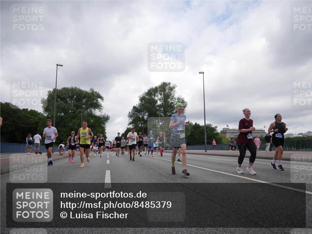 29.06.2025 - hella hamburg halbmarathon Luisa Fischer http://msf.ph/oto/8485379 29.06.2025 10:52:05 Kennedybrücke 12010, 7062, 1157, 16, 4327, 1157, 1174, 1175, 1392, 2067, 3486, 4327, 7532, 8719, 10794 meine-sportfotos.de