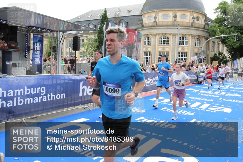 29.06.2025 - hella hamburg halbmarathon Michael Strokosch http://msf.ph/oto/8485389 29.06.2025 10:43:24 Ziel 2653, 3109, 3124, 3146, 10099, 10237, 13348, 15921, 16314, 16720, 16997, 17391, 18274, 18987, 19009, 19051 meine-sportfotos.de