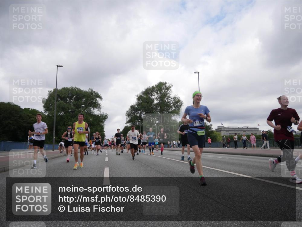 29.06.2025 - hella hamburg halbmarathon Luisa Fischer http://msf.ph/oto/8485390 29.06.2025 10:52:06 Kennedybrücke 871, 7062, 1157, 1157, 1174, 1175, 1392, 2067, 3486, 4327, 7532, 8719, 10794 meine-sportfotos.de