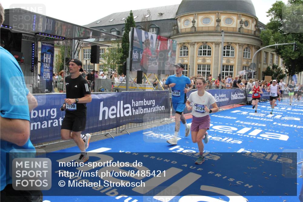 29.06.2025 - hella hamburg halbmarathon Michael Strokosch http://msf.ph/oto/8485421 29.06.2025 10:43:25 Ziel 2653, 3109, 3124, 3146, 5506, 8664, 10099, 10237, 13348, 15921, 16720, 16997, 17391, 18274, 18942, 18987, 19009, 19051 meine-sportfotos.de