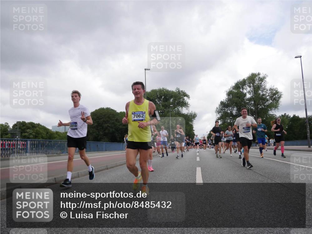29.06.2025 - hella hamburg halbmarathon Luisa Fischer http://msf.ph/oto/8485432 29.06.2025 10:52:07 Kennedybrücke 12010, 7062, 16965, 117, 1157, 1174, 1175, 1392, 2067, 3486, 4327, 7532, 8719 meine-sportfotos.de