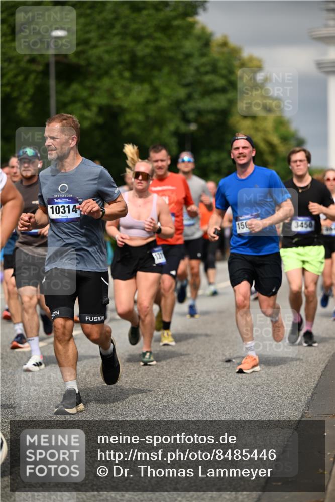 29.06.2025 - hella hamburg halbmarathon Dr. Thomas Lammeyer http://msf.ph/oto/8485446 29.06.2025 10:21:00 Kennedybrücke 1117, 1240, 1403, 1602, 1825, 3023, 3088, 3450, 3622, 5037, 6328, 6488, 6941, 6948, 7114, 7257, 7345, 7360, 7376, 7924, 7928, 8317, 8513, 8619, 8983, 9091, 9208, 9664, 9675, 9676, 10165, 10314, 10317, 10320, 10377, 10391, 10735, 10926, 11335, 11410 meine-sportfotos.de