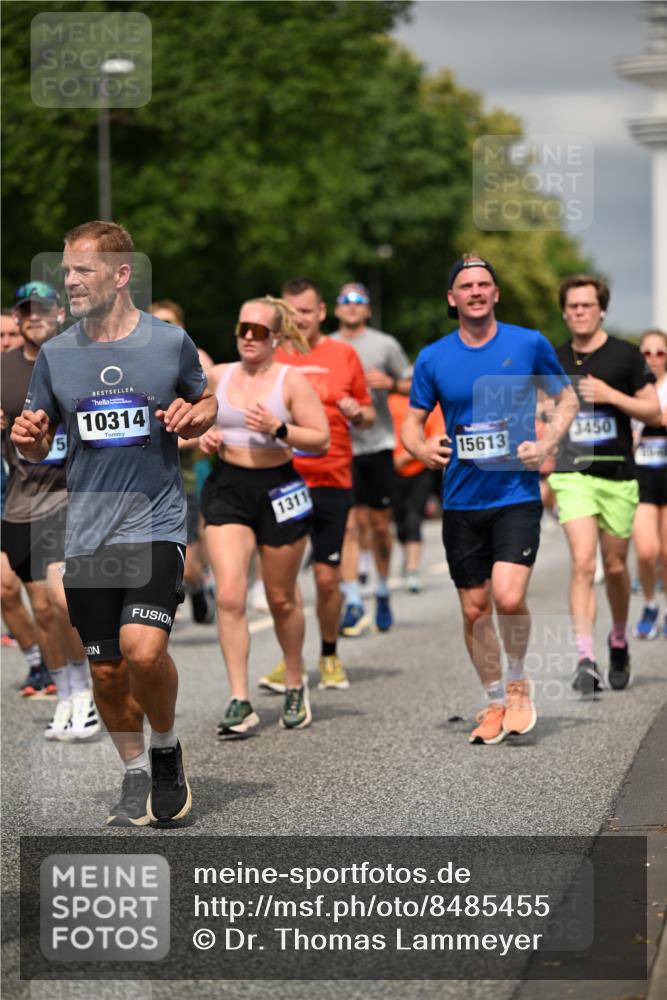 29.06.2025 - hella hamburg halbmarathon Dr. Thomas Lammeyer http://msf.ph/oto/8485455 29.06.2025 10:21:01 Kennedybrücke 1117, 1240, 1403, 1602, 1825, 3023, 3088, 3450, 3622, 5037, 5390, 6328, 6488, 6941, 6948, 7114, 7115, 7257, 7345, 7360, 7376, 7924, 7928, 8317, 8513, 8619, 8983, 9091, 9208, 9664, 9675, 9676, 10165, 10314, 10317, 10320, 10377, 10391, 10735, 10926, 11335, 11410 meine-sportfotos.de