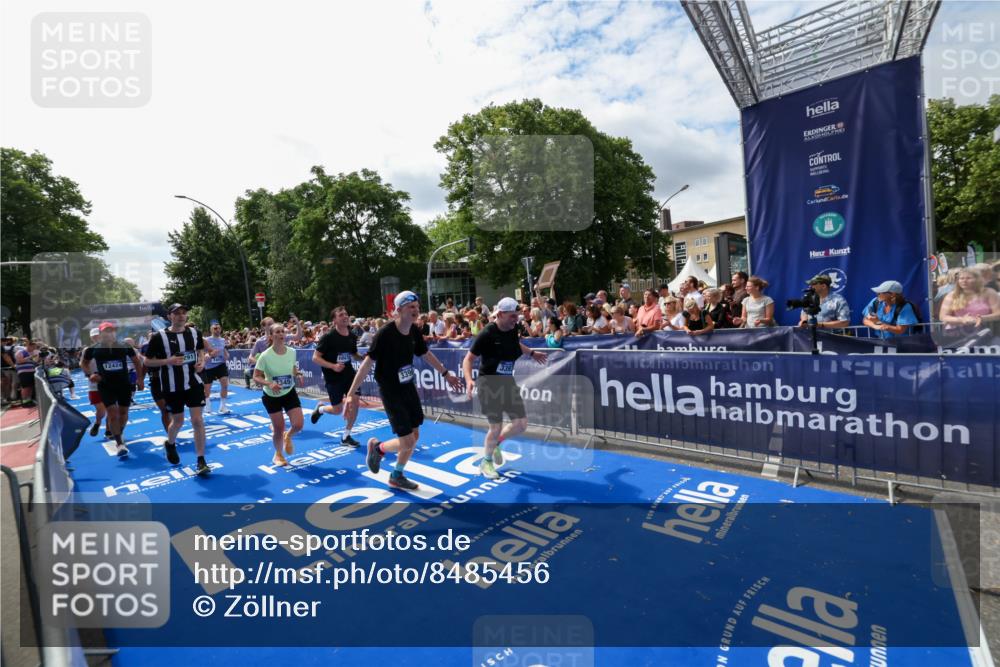29.06.2025 - hella hamburg halbmarathon Zöllner http://msf.ph/oto/8485456 29.06.2025 11:32:19 Ziel 3345, 3396, 3397, 6057, 7468, 7497, 10470, 10674, 12423, 12424, 12813, 12851, 14559, 15603, 16898, 17104, 17291, 17404, 17961, 18823 meine-sportfotos.de