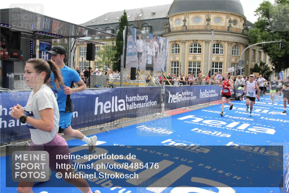 29.06.2025 - hella hamburg halbmarathon Michael Strokosch http://msf.ph/oto/8485476 29.06.2025 10:43:26 Ziel 2653, 3109, 3124, 3146, 3928, 5506, 8664, 10099, 10237, 13348, 15921, 16720, 17391, 18274, 18942, 18987, 19009, 19051 meine-sportfotos.de