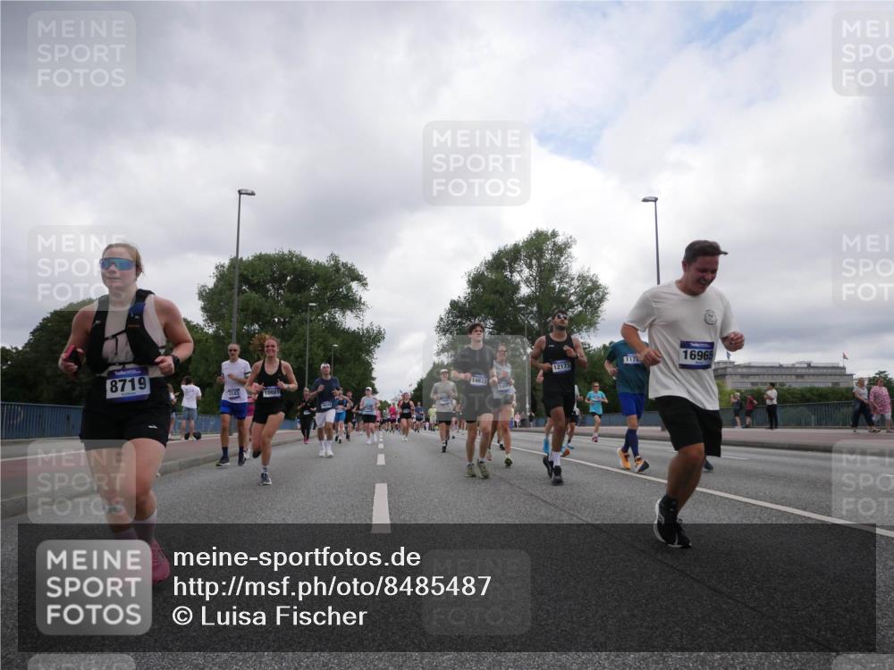 29.06.2025 - hella hamburg halbmarathon Luisa Fischer http://msf.ph/oto/8485487 29.06.2025 10:52:09 Kennedybrücke 8719, 6143, 10081, 14623, 135, 12173, 117, 16965, 1142, 1157, 1174, 1175, 2067, 3486, 4327, 7532, 8719 meine-sportfotos.de