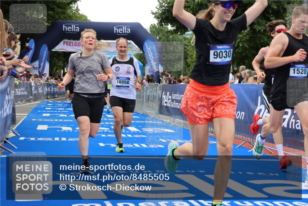 29.06.2025 - hella hamburg halbmarathon Strokosch-Dieckow http://msf.ph/oto/8485505 29.06.2025 10:44:58 Ziel 1171, 1424, 1520, 2098, 2890, 3917, 4425, 4997, 6266, 7709, 7843, 9030, 9710, 9720, 10741, 11688, 12161, 13919, 15334, 15365, 16058, 17381, 17382, 17406, 17544, 18055, 18631 meine-sportfotos.de