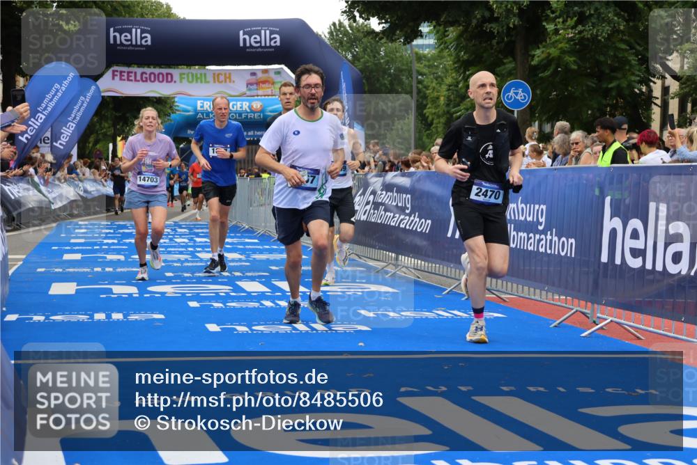 29.06.2025 - hella hamburg halbmarathon Strokosch-Dieckow http://msf.ph/oto/8485506 29.06.2025 10:45:21 Ziel 1697, 2188, 2367, 2470, 3186, 5706, 9105, 10064, 11469, 12277, 12643, 12783, 14703, 15563, 15636, 15741, 15760, 16513, 16725, 17499, 18407, 18638 meine-sportfotos.de
