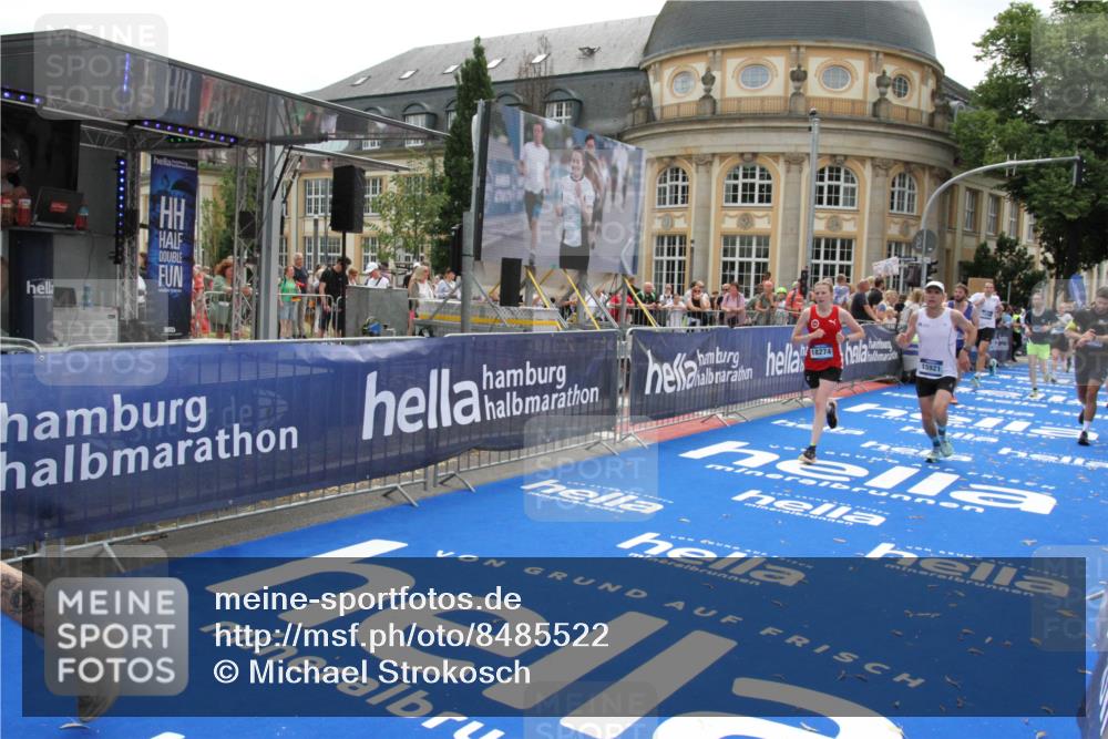 29.06.2025 - hella hamburg halbmarathon Michael Strokosch http://msf.ph/oto/8485522 29.06.2025 10:43:26 Ziel 2653, 3109, 3124, 3146, 3928, 5506, 8664, 10099, 10237, 13348, 15921, 16720, 17391, 18274, 18942, 18987, 19009, 19051 meine-sportfotos.de