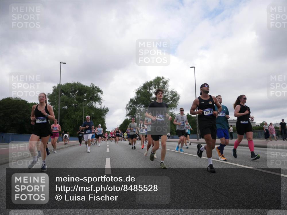 29.06.2025 - hella hamburg halbmarathon Luisa Fischer http://msf.ph/oto/8485528 29.06.2025 10:52:09 Kennedybrücke 10081, 18253, 18248, 12173, 1174, 14623, 1142, 1157, 1174, 1175, 2067, 3486, 4327, 7532, 8719 meine-sportfotos.de