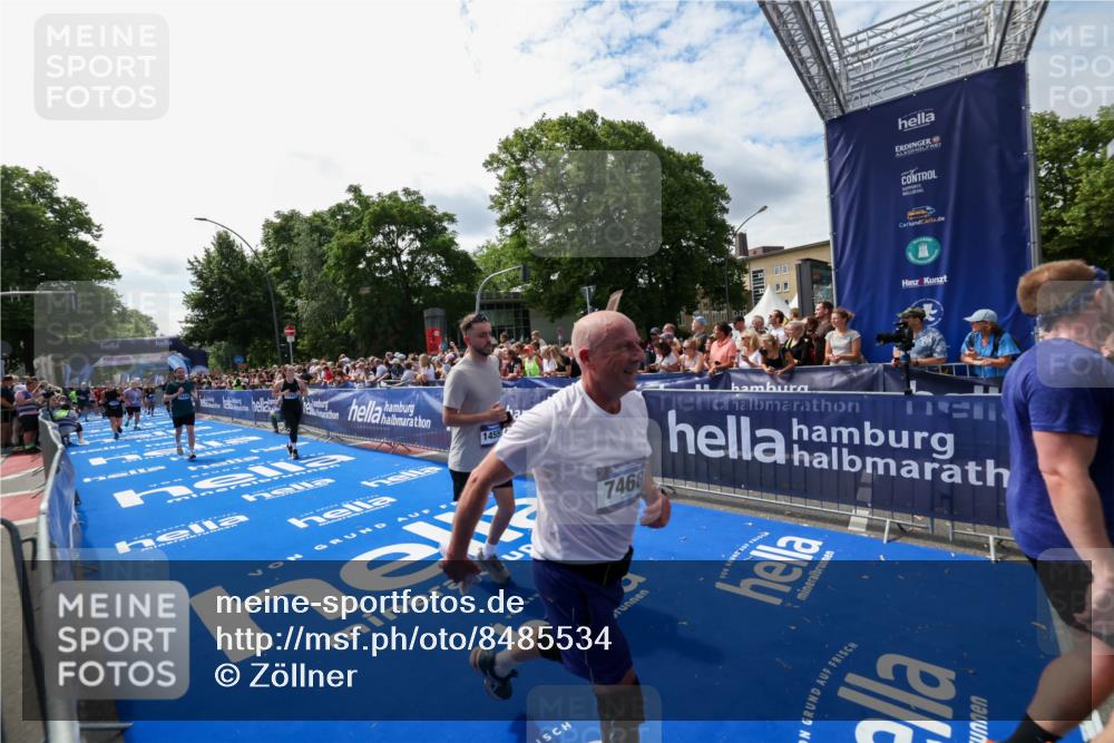 29.06.2025 - hella hamburg halbmarathon Zöllner http://msf.ph/oto/8485534 29.06.2025 11:32:24 Ziel 2278, 7468, 7898, 11453, 14559, 14743, 15465, 16256, 17104, 17404, 17961 meine-sportfotos.de
