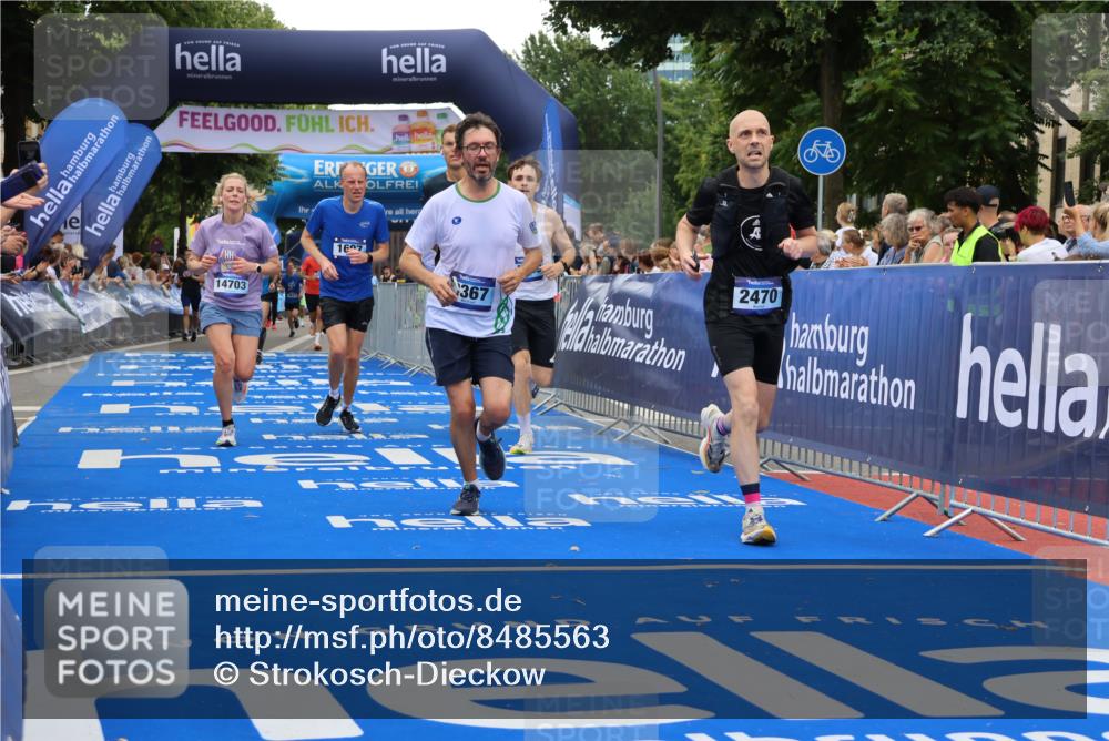 29.06.2025 - hella hamburg halbmarathon Strokosch-Dieckow http://msf.ph/oto/8485563 29.06.2025 10:45:21 Ziel 1697, 2188, 2367, 2470, 3186, 5706, 9105, 10064, 11469, 12277, 12643, 12783, 14703, 15563, 15636, 15741, 15760, 16513, 16725, 17499, 18407, 18638 meine-sportfotos.de
