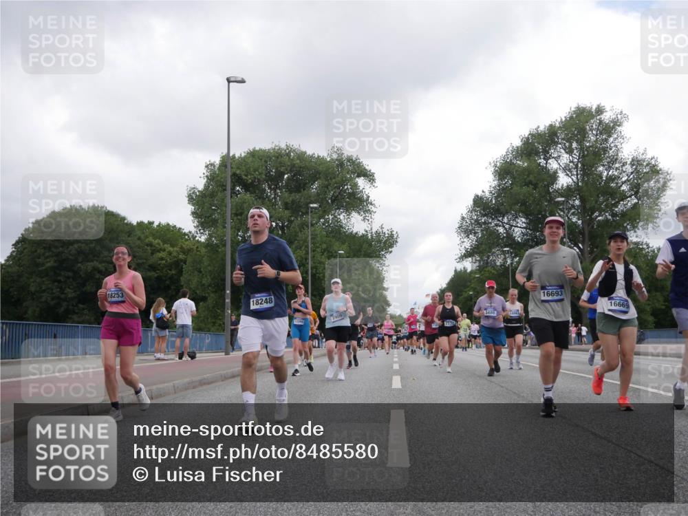 29.06.2025 - hella hamburg halbmarathon Luisa Fischer http://msf.ph/oto/8485580 29.06.2025 10:52:11 Kennedybrücke 18253, 18248, 13399, 2909, 3486, 18967, 16693, 16669, 1142, 1174, 1175, 2067, 3486, 7532, 8719 meine-sportfotos.de