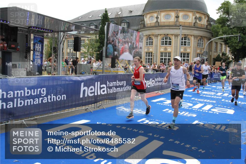 29.06.2025 - hella hamburg halbmarathon Michael Strokosch http://msf.ph/oto/8485582 29.06.2025 10:43:27 Ziel 2653, 3109, 3124, 3146, 3928, 5506, 8664, 10237, 13348, 15921, 16720, 17391, 18274, 18942, 18987, 19009, 19051 meine-sportfotos.de