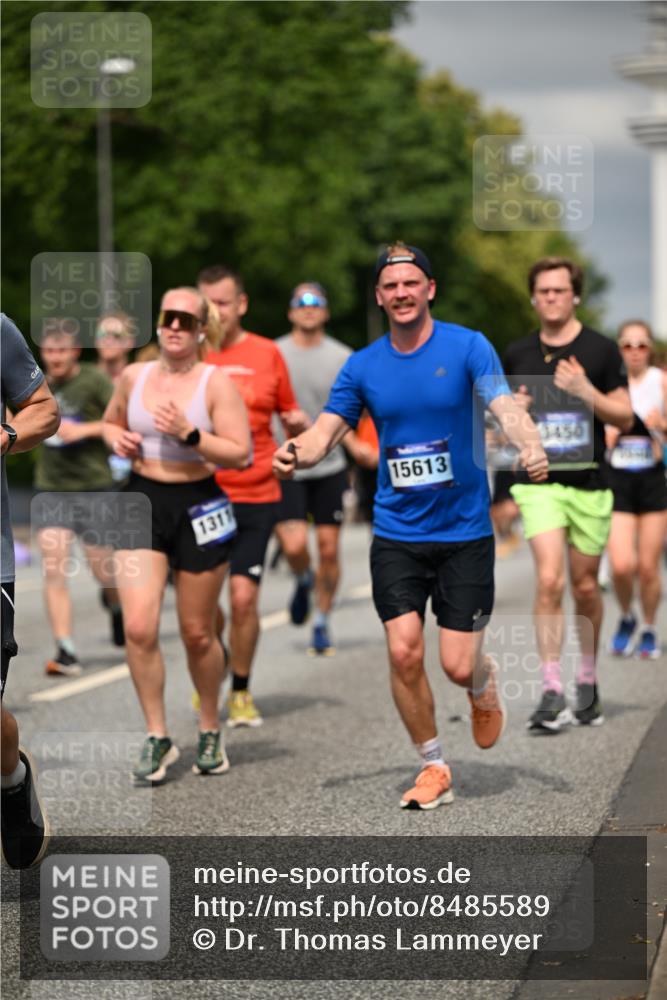 29.06.2025 - hella hamburg halbmarathon Dr. Thomas Lammeyer http://msf.ph/oto/8485589 29.06.2025 10:21:01 Kennedybrücke 1117, 1240, 1403, 1602, 1825, 3023, 3088, 3450, 3622, 5037, 5390, 6328, 6488, 6941, 6948, 7114, 7115, 7257, 7345, 7360, 7376, 7924, 7928, 8317, 8513, 8619, 8983, 9091, 9208, 9664, 9675, 9676, 10165, 10314, 10317, 10320, 10377, 10391, 10735, 10926, 11335, 11410 meine-sportfotos.de