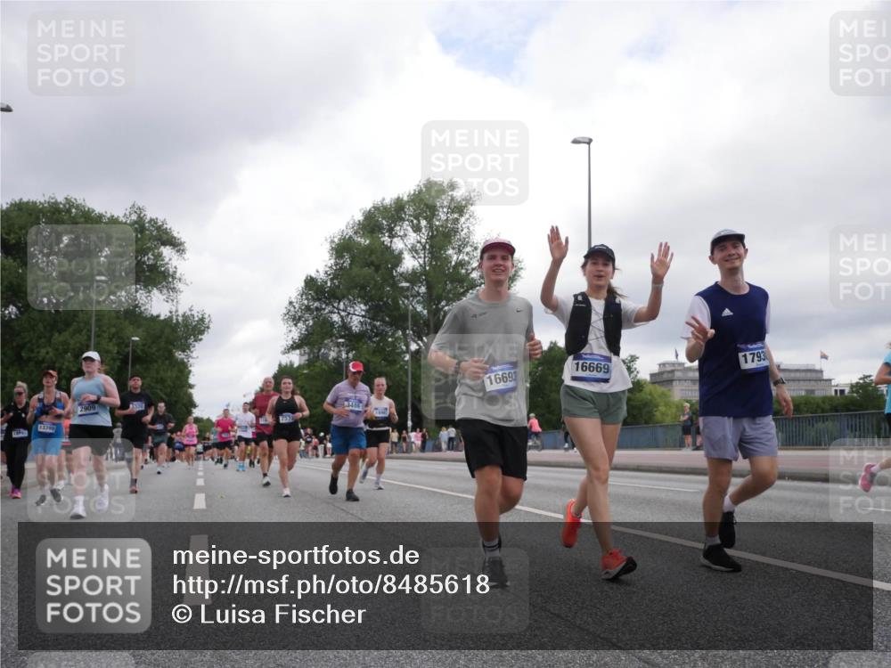 29.06.2025 - hella hamburg halbmarathon Luisa Fischer http://msf.ph/oto/8485618 29.06.2025 10:52:12 Kennedybrücke 13399, 2909, 3486, 2320, 18967, 16693, 16669, 17930, 1142, 1174, 1175, 2067, 3486, 5551, 7532, 9341 meine-sportfotos.de