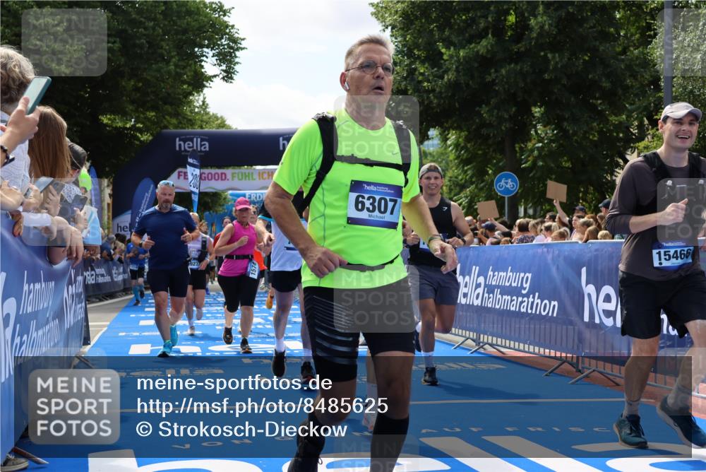 29.06.2025 - hella hamburg halbmarathon Strokosch-Dieckow http://msf.ph/oto/8485625 29.06.2025 11:28:55 Ziel 2703, 2914, 2919, 3613, 4561, 4817, 5658, 6307, 6625, 6710, 6820, 7387, 8787, 9108, 10198, 10586, 12216, 13724, 15466, 15752, 15878, 16769, 17199, 17438, 17989, 18371, 19233 meine-sportfotos.de