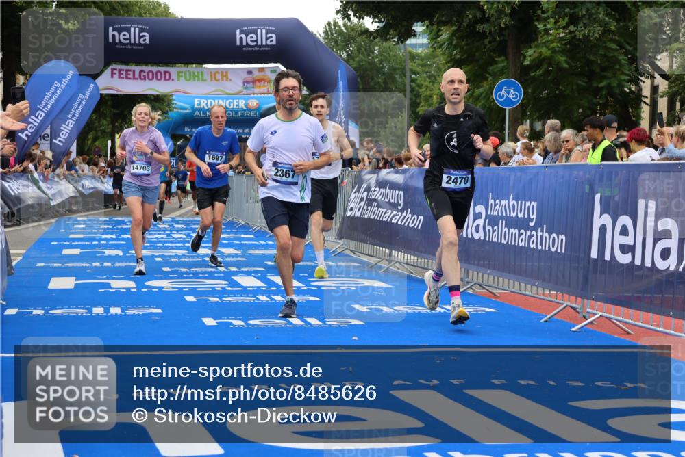 29.06.2025 - hella hamburg halbmarathon Strokosch-Dieckow http://msf.ph/oto/8485626 29.06.2025 10:45:21 Ziel 1697, 2188, 2367, 2470, 3186, 5706, 9105, 10064, 11469, 12277, 12643, 12783, 14703, 15563, 15636, 15741, 15760, 16513, 16725, 17499, 18407, 18638 meine-sportfotos.de