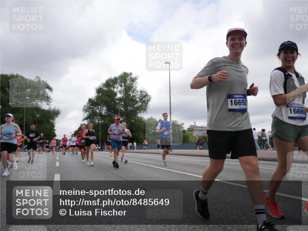 29.06.2025 - hella hamburg halbmarathon Luisa Fischer http://msf.ph/oto/8485649 29.06.2025 10:52:13 Kennedybrücke 2909, 3320, 7532, 3486, 16693, 16669, 1142, 1174, 1175, 2067, 3486, 5551, 7532, 9341 meine-sportfotos.de