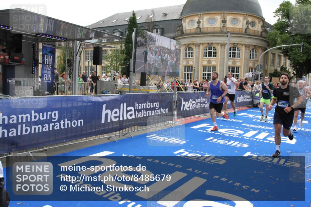 29.06.2025 - hella hamburg halbmarathon Michael Strokosch http://msf.ph/oto/8485679 29.06.2025 10:43:28 Ziel 2653, 3146, 3928, 5436, 5506, 8664, 9931, 10237, 13348, 15921, 16720, 17391, 18274, 18942, 18987, 19009, 19051 meine-sportfotos.de