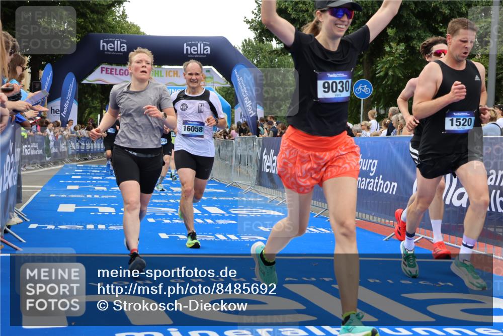 29.06.2025 - hella hamburg halbmarathon Strokosch-Dieckow http://msf.ph/oto/8485692 29.06.2025 10:44:58 Ziel 1171, 1424, 1520, 2098, 2890, 3917, 4425, 4997, 6266, 7709, 7843, 9030, 9710, 9720, 10741, 11688, 12161, 13919, 15334, 15365, 16058, 17381, 17382, 17406, 17544, 18055, 18631 meine-sportfotos.de