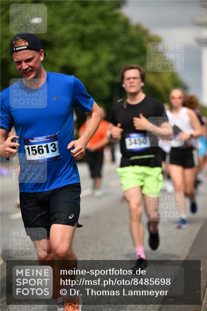 29.06.2025 - hella hamburg halbmarathon Dr. Thomas Lammeyer http://msf.ph/oto/8485698 29.06.2025 10:21:03 Kennedybrücke 1117, 1240, 1403, 1602, 1825, 3088, 3450, 3622, 5037, 5390, 6126, 6128, 6328, 6488, 6522, 6941, 6948, 7114, 7115, 7257, 7345, 7360, 7376, 7924, 7928, 8317, 8513, 8619, 8983, 9091, 9208, 9259, 9664, 9675, 9676, 10165, 10314, 10317, 10320, 10377, 10391, 10592, 10735, 10926, 11335, 11410 meine-sportfotos.de