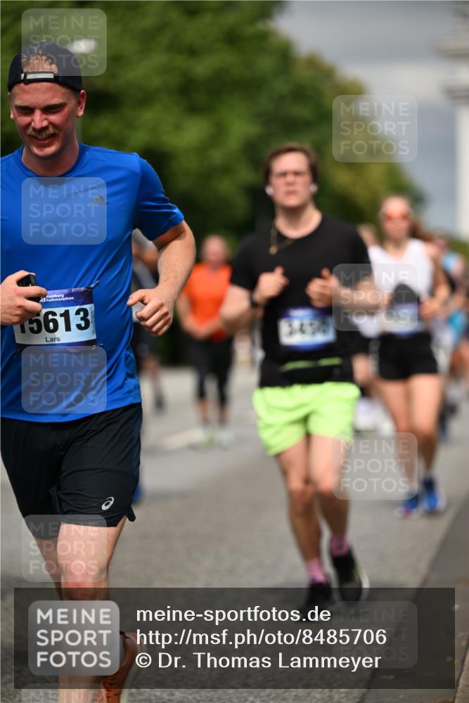 29.06.2025 - hella hamburg halbmarathon Dr. Thomas Lammeyer http://msf.ph/oto/8485706 29.06.2025 10:21:03 Kennedybrücke 1117, 1240, 1403, 1602, 1825, 3088, 3450, 3622, 5037, 5390, 6126, 6128, 6328, 6488, 6522, 6941, 6948, 7114, 7115, 7257, 7345, 7360, 7376, 7924, 7928, 8317, 8513, 8619, 8983, 9091, 9208, 9259, 9664, 9675, 9676, 10165, 10314, 10317, 10320, 10377, 10391, 10592, 10735, 10926, 11335, 11410 meine-sportfotos.de