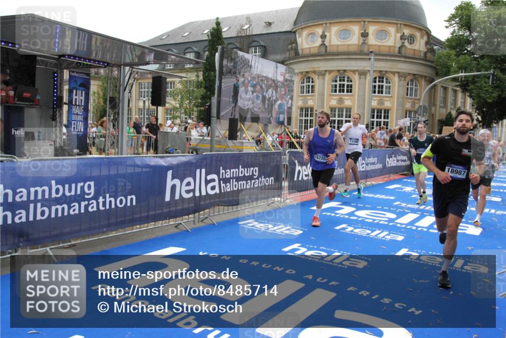 29.06.2025 - hella hamburg halbmarathon Michael Strokosch http://msf.ph/oto/8485714 29.06.2025 10:43:28 Ziel 2653, 3146, 3928, 5436, 5506, 8664, 9931, 10237, 13348, 15921, 16720, 17391, 18274, 18942, 18987, 19009, 19051 meine-sportfotos.de