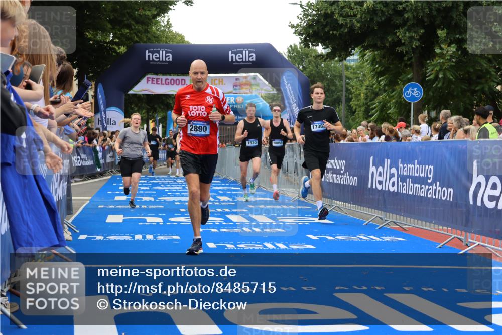 29.06.2025 - hella hamburg halbmarathon Strokosch-Dieckow http://msf.ph/oto/8485715 29.06.2025 10:44:56 Ziel 1171, 1424, 1520, 2098, 2890, 3098, 4425, 6266, 7056, 7167, 7709, 7843, 9030, 9720, 10741, 11688, 12161, 15334, 16058, 17381, 17382, 17406, 17544, 18055, 18631, 19210 meine-sportfotos.de