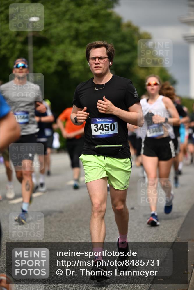 29.06.2025 - hella hamburg halbmarathon Dr. Thomas Lammeyer http://msf.ph/oto/8485731 29.06.2025 10:21:03 Kennedybrücke 1117, 1240, 1403, 1602, 1825, 3088, 3450, 3622, 5037, 5390, 6126, 6128, 6328, 6488, 6522, 6941, 6948, 7114, 7115, 7257, 7345, 7360, 7376, 7924, 7928, 8317, 8513, 8619, 8983, 9091, 9208, 9259, 9664, 9675, 9676, 10165, 10314, 10317, 10320, 10377, 10391, 10592, 10735, 10926, 11335, 11410 meine-sportfotos.de