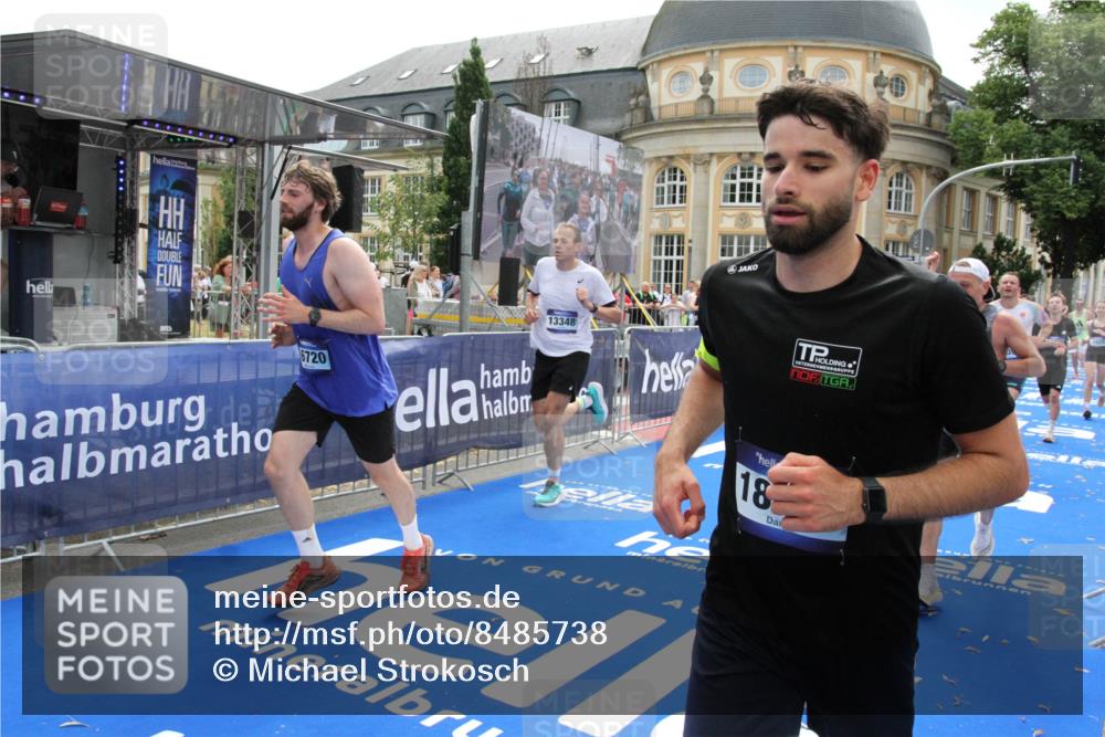 29.06.2025 - hella hamburg halbmarathon Michael Strokosch http://msf.ph/oto/8485738 29.06.2025 10:43:29 Ziel 2653, 3928, 5124, 5436, 5506, 7635, 8664, 9931, 10237, 13348, 15921, 16720, 17391, 18274, 18810, 18942, 18987, 19009, 19051 meine-sportfotos.de