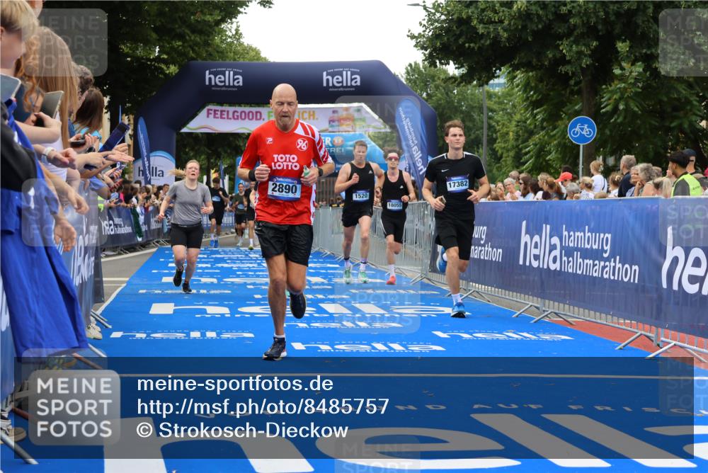 29.06.2025 - hella hamburg halbmarathon Strokosch-Dieckow http://msf.ph/oto/8485757 29.06.2025 10:44:56 Ziel 1171, 1424, 1520, 2098, 2890, 3098, 4425, 6266, 7056, 7167, 7709, 7843, 9030, 9720, 10741, 11688, 12161, 15334, 16058, 17381, 17382, 17406, 17544, 18055, 18631, 19210 meine-sportfotos.de