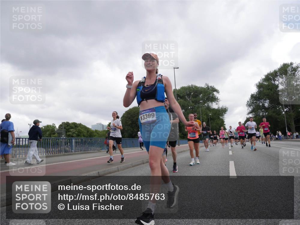 29.06.2025 - hella hamburg halbmarathon Luisa Fischer http://msf.ph/oto/8485763 29.06.2025 10:52:16 Kennedybrücke 2756, 13399, 15489, 1142, 1626, 2475, 3383, 3486, 5551, 7532, 9341 meine-sportfotos.de