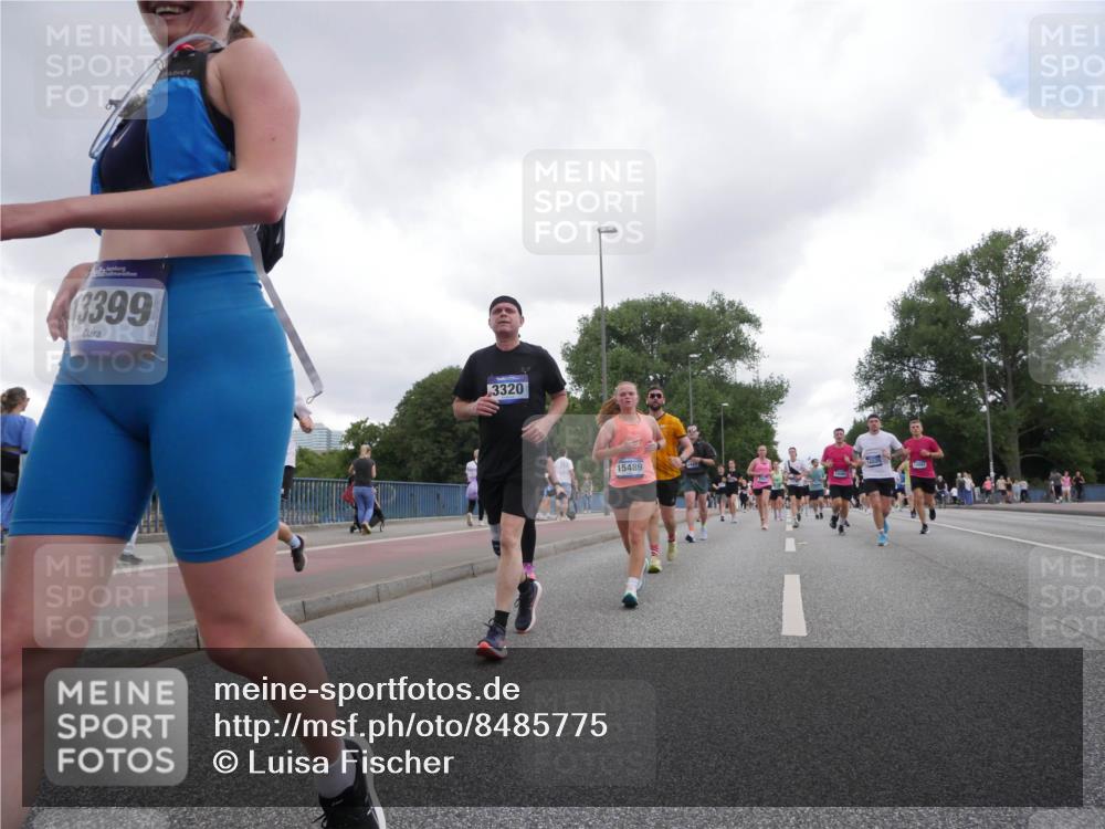 29.06.2025 - hella hamburg halbmarathon Luisa Fischer http://msf.ph/oto/8485775 29.06.2025 10:52:17 Kennedybrücke 13399, 3320, 15489, 1142, 1626, 2475, 3383, 3486, 5551, 7532, 9341, 10204 meine-sportfotos.de