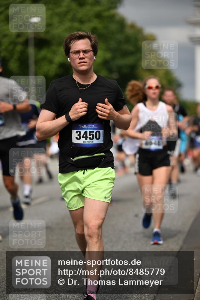 29.06.2025 - hella hamburg halbmarathon Dr. Thomas Lammeyer http://msf.ph/oto/8485779 29.06.2025 10:21:04 Kennedybrücke 1117, 1240, 1403, 1602, 1825, 3088, 3450, 3622, 5037, 5390, 6126, 6128, 6328, 6488, 6522, 6941, 6948, 7114, 7115, 7257, 7345, 7360, 7376, 7924, 7928, 8513, 8619, 8895, 8983, 9208, 9259, 9675, 9676, 10165, 10314, 10317, 10320, 10377, 10391, 10592, 10735, 10926, 11335, 11410 meine-sportfotos.de