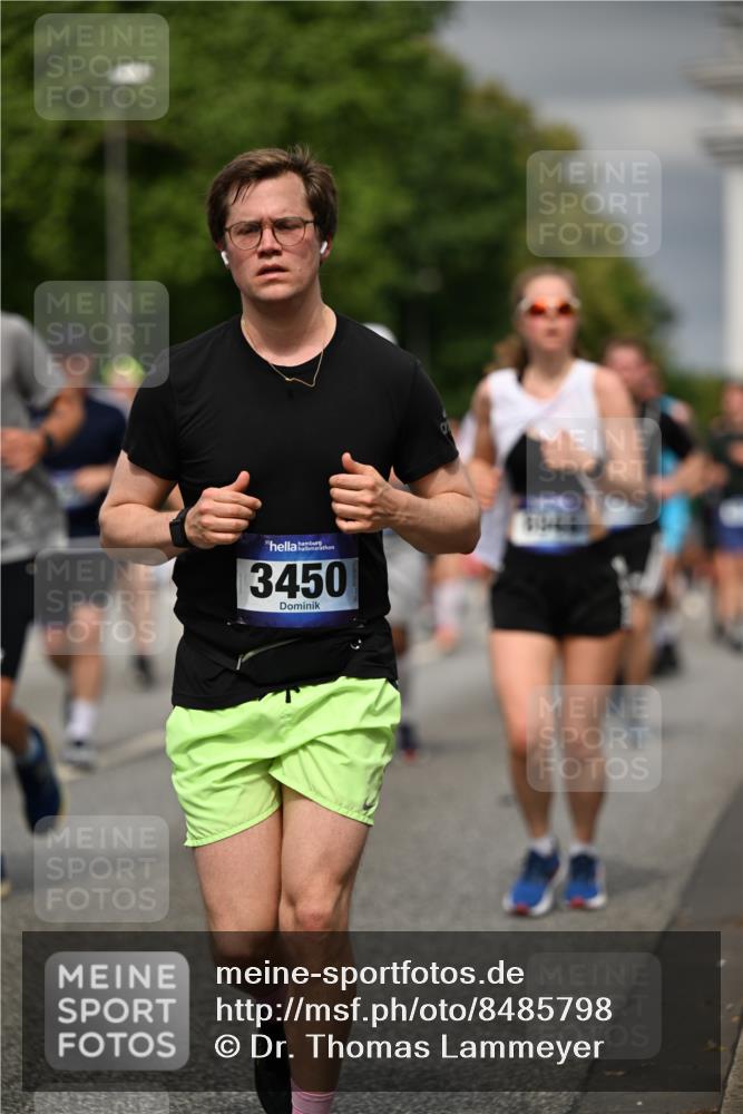 29.06.2025 - hella hamburg halbmarathon Dr. Thomas Lammeyer http://msf.ph/oto/8485798 29.06.2025 10:21:04 Kennedybrücke 1117, 1240, 1403, 1602, 1825, 3088, 3450, 3622, 5037, 5390, 6126, 6128, 6328, 6488, 6522, 6941, 6948, 7114, 7115, 7257, 7345, 7360, 7376, 7924, 7928, 8513, 8619, 8895, 8983, 9208, 9259, 9675, 9676, 10165, 10314, 10317, 10320, 10377, 10391, 10592, 10735, 10926, 11335, 11410 meine-sportfotos.de