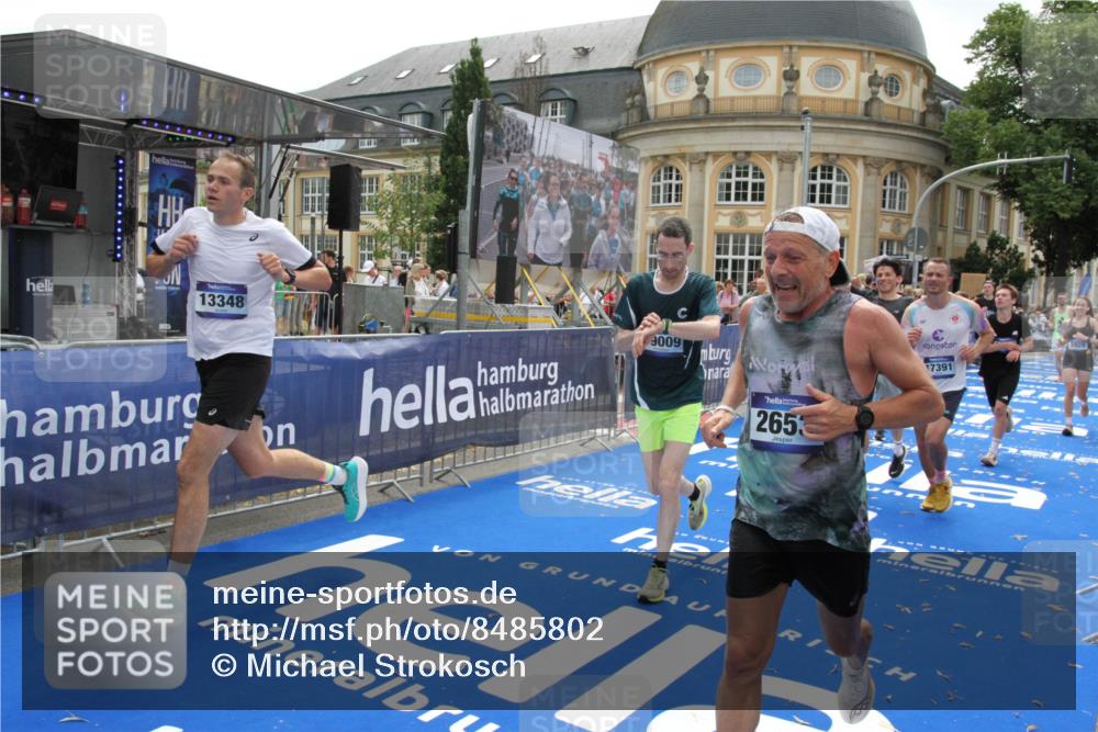 29.06.2025 - hella hamburg halbmarathon Michael Strokosch http://msf.ph/oto/8485802 29.06.2025 10:43:30 Ziel 2653, 3928, 5124, 5436, 5506, 7635, 8664, 9931, 10237, 10246, 11648, 13348, 16338, 16720, 17391, 18513, 18810, 18942, 18987, 19009, 19051 meine-sportfotos.de