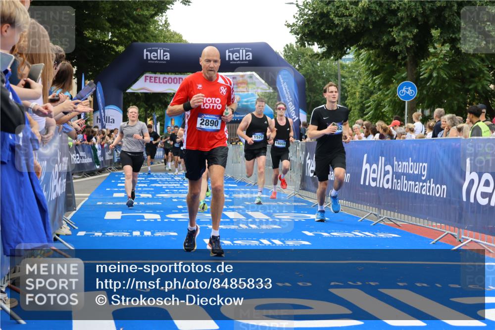 29.06.2025 - hella hamburg halbmarathon Strokosch-Dieckow http://msf.ph/oto/8485833 29.06.2025 10:44:56 Ziel 1171, 1424, 1520, 2098, 2890, 3098, 4425, 6266, 7056, 7167, 7709, 7843, 9030, 9720, 10741, 11688, 12161, 15334, 16058, 17381, 17382, 17406, 17544, 18055, 18631, 19210 meine-sportfotos.de