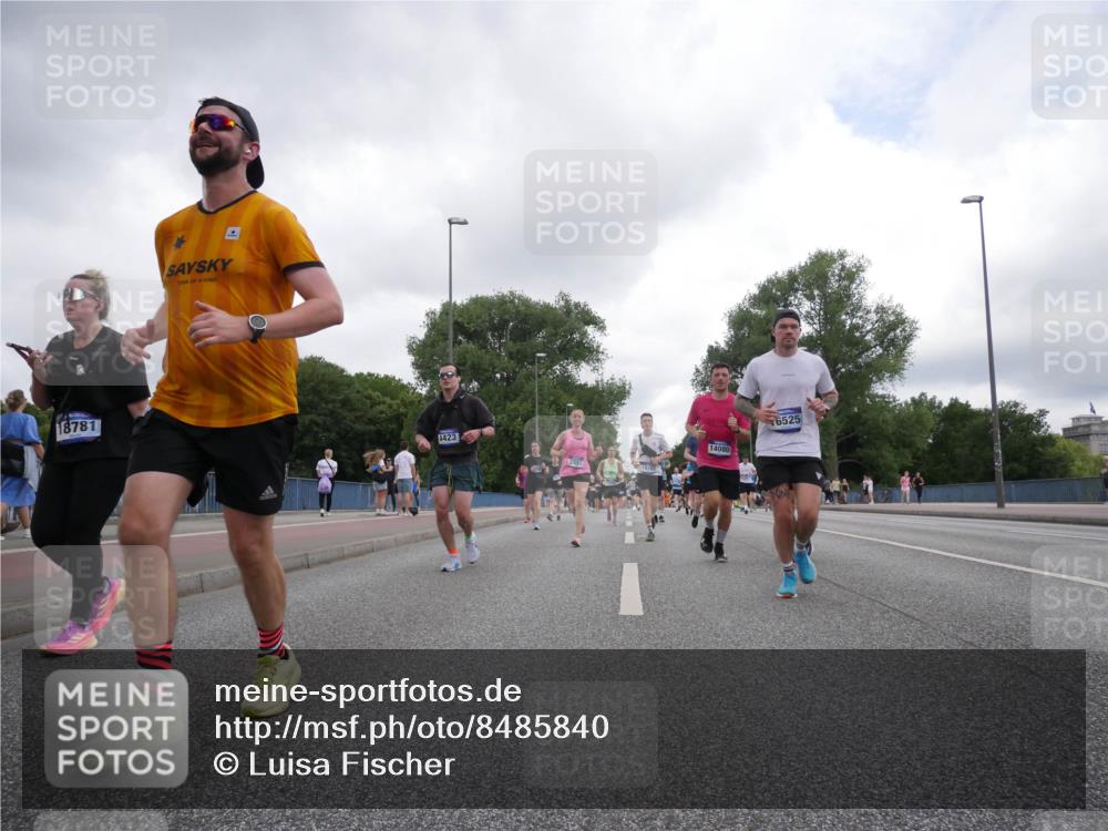 29.06.2025 - hella hamburg halbmarathon Luisa Fischer http://msf.ph/oto/8485840 29.06.2025 10:52:19 Kennedybrücke 18781, 4423, 5551, 14080, 6525, 1142, 1626, 2475, 3086, 3383, 5551, 9341, 10204 meine-sportfotos.de