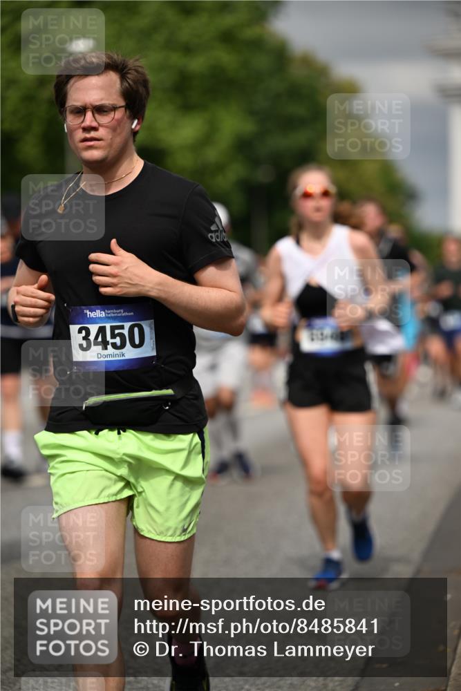 29.06.2025 - hella hamburg halbmarathon Dr. Thomas Lammeyer http://msf.ph/oto/8485841 29.06.2025 10:21:04 Kennedybrücke 1117, 1240, 1403, 1602, 1825, 3088, 3450, 3622, 5037, 5390, 6126, 6128, 6328, 6488, 6522, 6941, 6948, 7114, 7115, 7257, 7345, 7360, 7376, 7924, 7928, 8513, 8619, 8895, 8983, 9208, 9259, 9675, 9676, 10165, 10314, 10317, 10320, 10377, 10391, 10592, 10735, 10926, 11335, 11410 meine-sportfotos.de