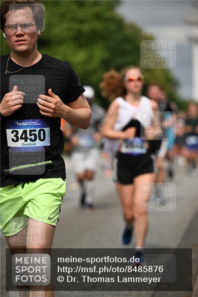 29.06.2025 - hella hamburg halbmarathon Dr. Thomas Lammeyer http://msf.ph/oto/8485876 29.06.2025 10:21:04 Kennedybrücke 1117, 1240, 1403, 1602, 1825, 3088, 3450, 3622, 5037, 5390, 6126, 6128, 6328, 6488, 6522, 6941, 6948, 7114, 7115, 7257, 7345, 7360, 7376, 7924, 7928, 8513, 8619, 8895, 8983, 9208, 9259, 9675, 9676, 10165, 10314, 10317, 10320, 10377, 10391, 10592, 10735, 10926, 11335, 11410 meine-sportfotos.de