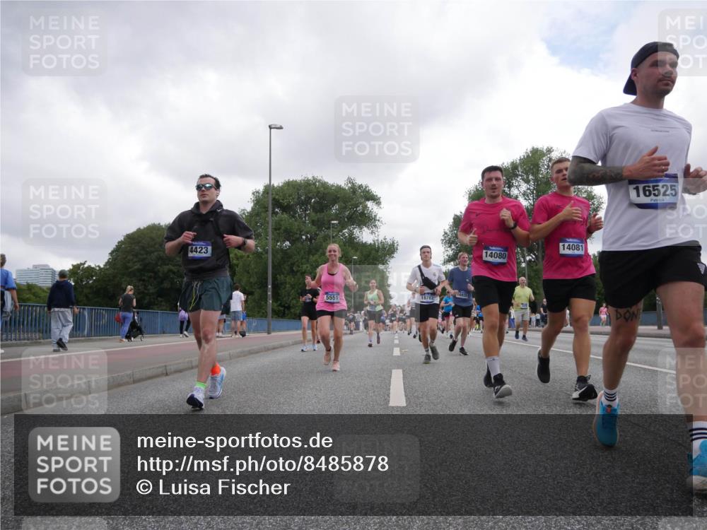 29.06.2025 - hella hamburg halbmarathon Luisa Fischer http://msf.ph/oto/8485878 29.06.2025 10:52:20 Kennedybrücke 4423, 5551, 18782, 16935, 14080, 14081, 16525, 1142, 1626, 2475, 3086, 3383, 5551, 9341, 10204 meine-sportfotos.de