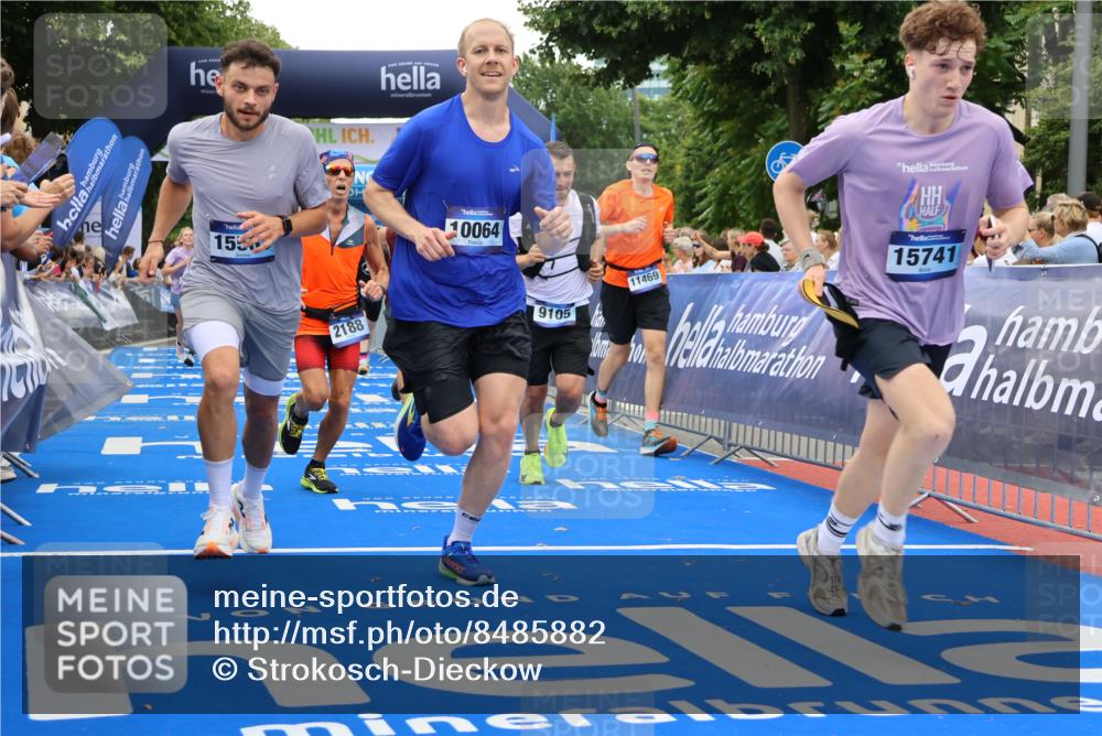 29.06.2025 - hella hamburg halbmarathon Strokosch-Dieckow http://msf.ph/oto/8485882 29.06.2025 10:45:18 Ziel 1697, 2188, 2367, 2470, 3186, 5706, 6054, 6375, 9105, 10064, 11469, 12643, 12783, 14703, 15563, 15636, 15651, 15741, 15760, 16513, 17499, 18407 meine-sportfotos.de