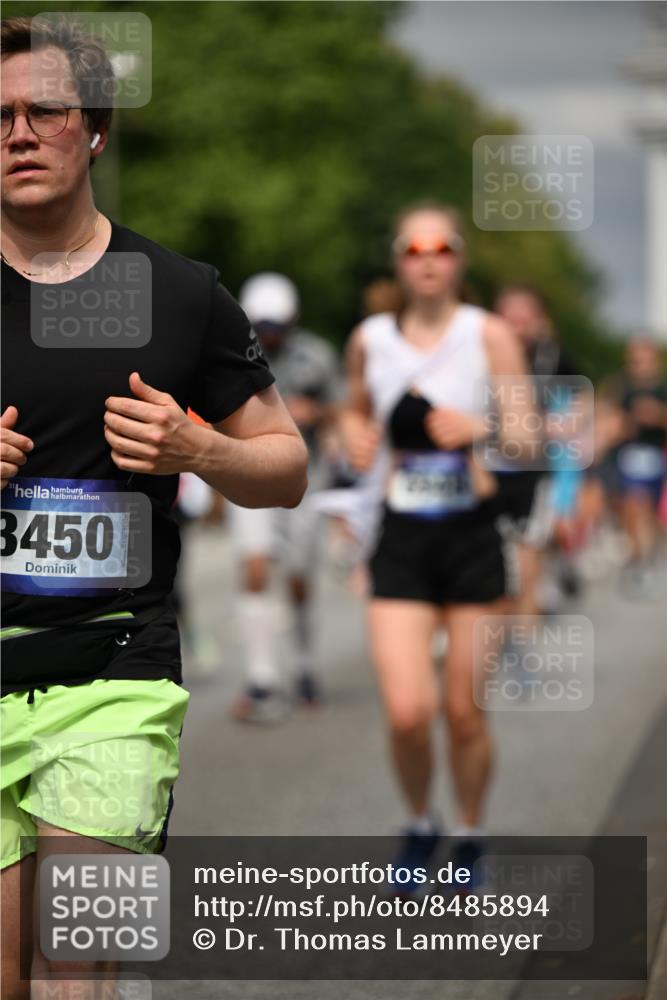 29.06.2025 - hella hamburg halbmarathon Dr. Thomas Lammeyer http://msf.ph/oto/8485894 29.06.2025 10:21:05 Kennedybrücke 1117, 1240, 1403, 1602, 1825, 2908, 3088, 3450, 3622, 5037, 5390, 5995, 6126, 6128, 6328, 6488, 6522, 6941, 6948, 7114, 7115, 7257, 7345, 7360, 7376, 7928, 8513, 8619, 8895, 8983, 9208, 9259, 9675, 10165, 10314, 10317, 10320, 10377, 10391, 10592, 10735, 10926, 11335, 11410 meine-sportfotos.de