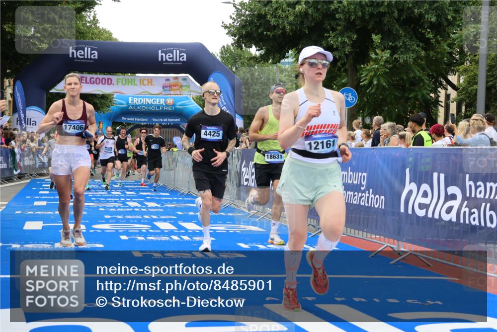 29.06.2025 - hella hamburg halbmarathon Strokosch-Dieckow http://msf.ph/oto/8485901 29.06.2025 10:44:53 Ziel 1171, 1424, 1520, 1941, 2098, 2890, 3004, 3098, 3785, 4425, 4915, 7056, 7167, 7325, 9030, 9720, 12161, 16058, 16834, 17381, 17382, 17406, 17544, 18055, 18631, 19207, 19210 meine-sportfotos.de