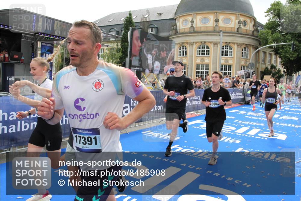 29.06.2025 - hella hamburg halbmarathon Michael Strokosch http://msf.ph/oto/8485908 29.06.2025 10:43:31 Ziel 2653, 3928, 4080, 5124, 5436, 5506, 7635, 8664, 9931, 10237, 10246, 11648, 12623, 13348, 16338, 16720, 17391, 18513, 18810, 18942, 18987, 19009, 19051 meine-sportfotos.de