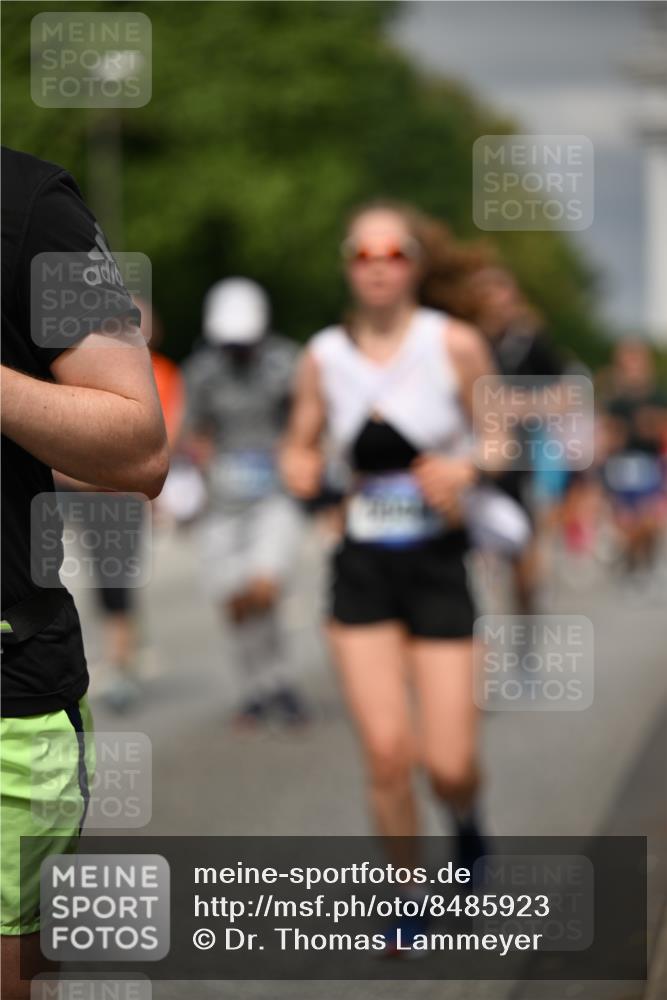 29.06.2025 - hella hamburg halbmarathon Dr. Thomas Lammeyer http://msf.ph/oto/8485923 29.06.2025 10:21:05 Kennedybrücke 1117, 1240, 1403, 1602, 1825, 2908, 3088, 3450, 3622, 5037, 5390, 5995, 6126, 6128, 6328, 6488, 6522, 6941, 6948, 7114, 7115, 7257, 7345, 7360, 7376, 7928, 8513, 8619, 8895, 8983, 9208, 9259, 9675, 10165, 10314, 10317, 10320, 10377, 10391, 10592, 10735, 10926, 11335, 11410 meine-sportfotos.de