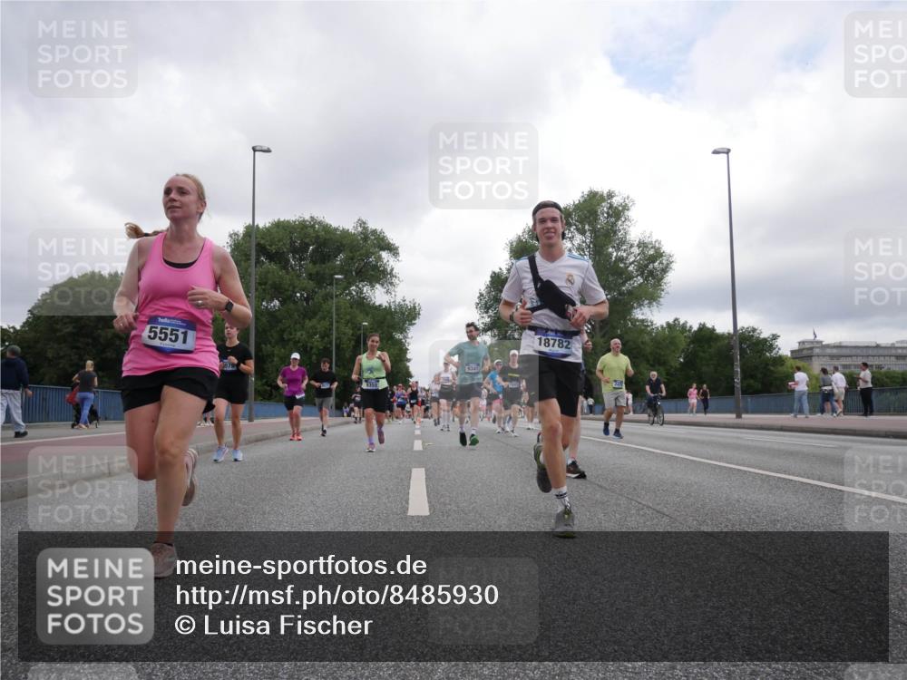 29.06.2025 - hella hamburg halbmarathon Luisa Fischer http://msf.ph/oto/8485930 29.06.2025 10:52:21 Kennedybrücke 5551, 93597, 9341, 18782, 1142, 1626, 2475, 3086, 3383, 3661, 5551, 7931, 8549, 8759, 8760, 9341, 10204, 10479 meine-sportfotos.de