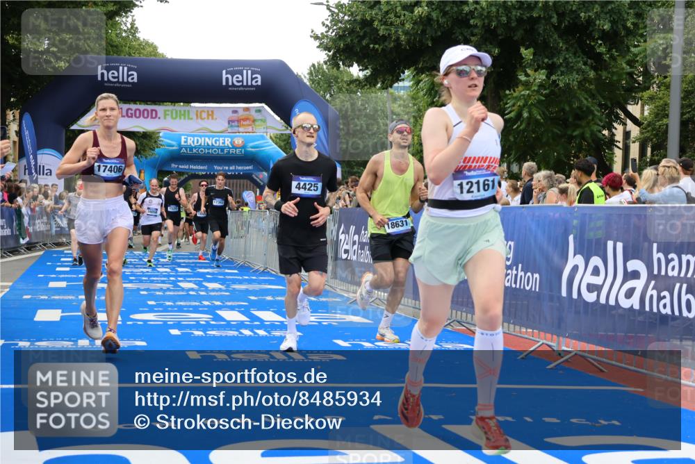 29.06.2025 - hella hamburg halbmarathon Strokosch-Dieckow http://msf.ph/oto/8485934 29.06.2025 10:44:53 Ziel 1171, 1424, 1520, 1941, 2098, 2890, 3004, 3098, 3785, 4425, 4915, 7056, 7167, 7325, 9030, 9720, 12161, 16058, 16834, 17381, 17382, 17406, 17544, 18055, 18631, 19207, 19210 meine-sportfotos.de